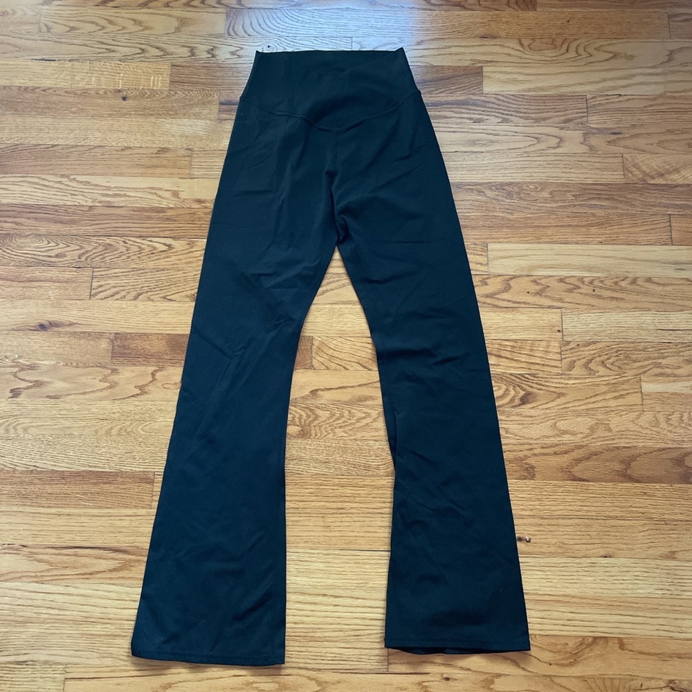 Black Topyogas crossover leggings, size small (runs big)